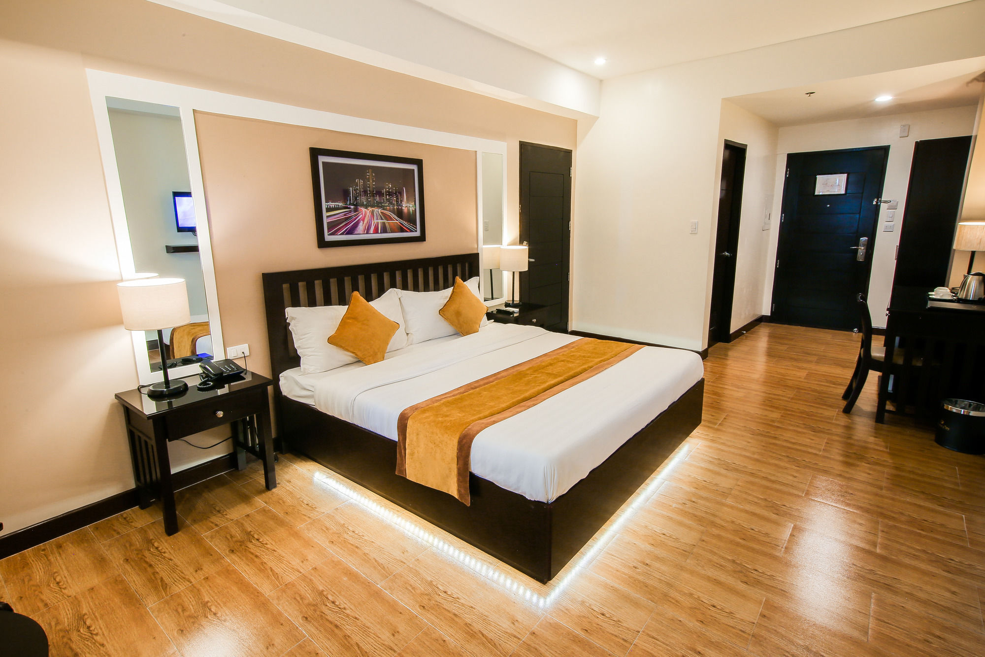 Prime City Resort Hotel Angeles Exterior photo