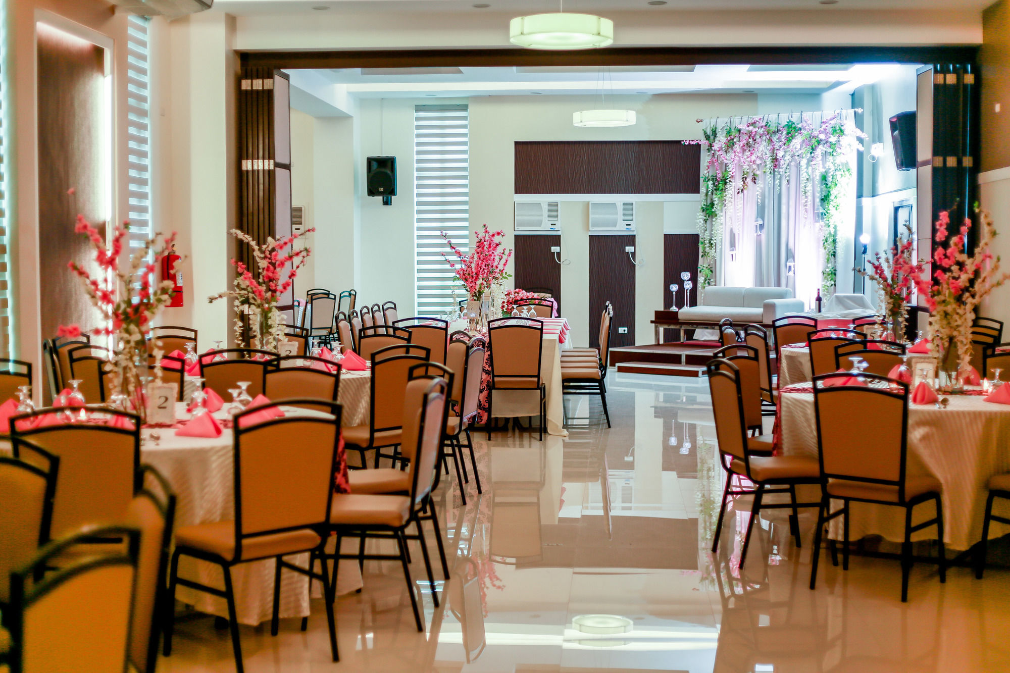 Prime City Resort Hotel Angeles Exterior photo