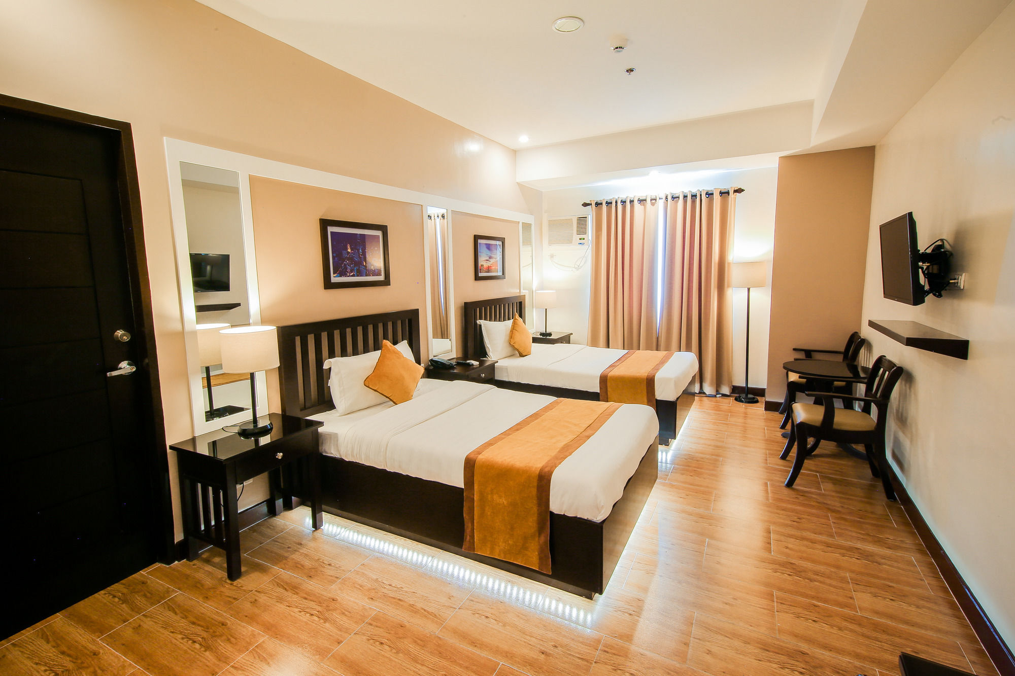 Prime City Resort Hotel Angeles Exterior photo
